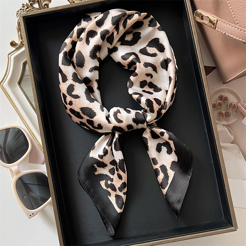 Scarf Silk Square - 70cm kare lüks leopar baskı ipek